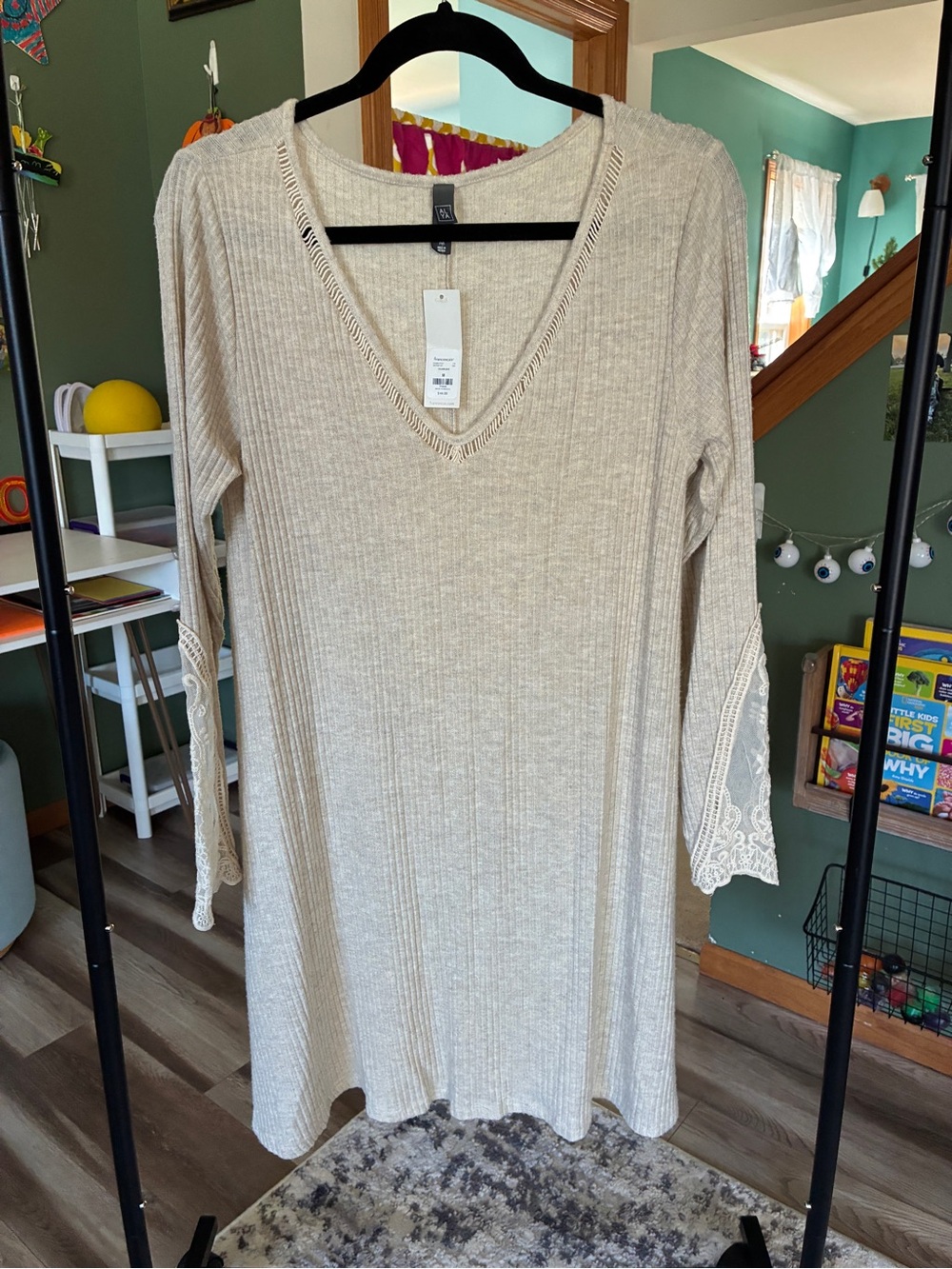 ALYA by Francesca’s Light Beige V-Neck Knit Tunic Top with Lace Sleeve Detail-M